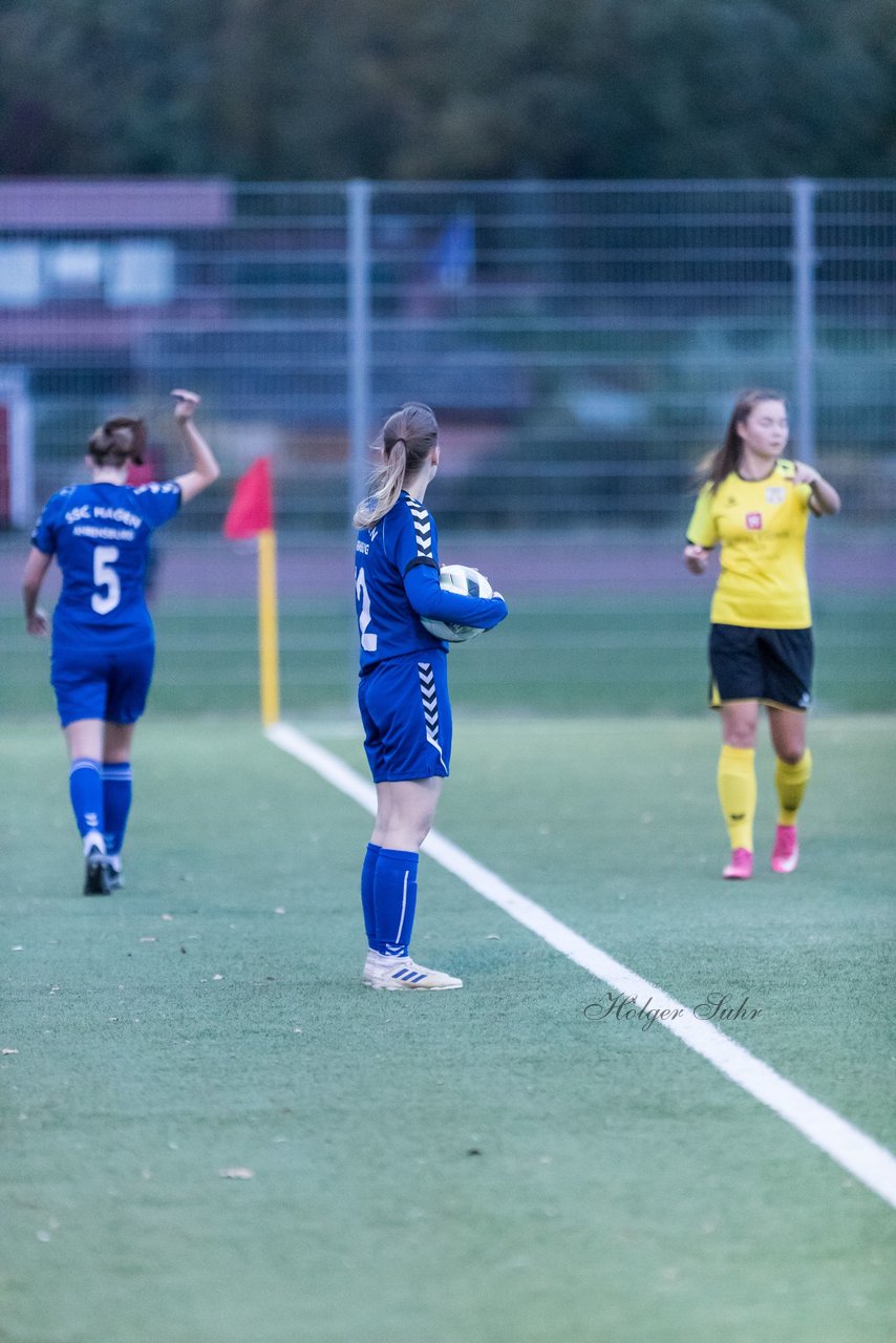 Bild 362 - F SSC Hagen Ahrensburg - SV Frisia 03 Risum-Lindholm : Ergebnis: 2:0